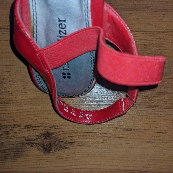 Naturalizer - Red (8.5W) Model: Switch - Picture 5 of 6